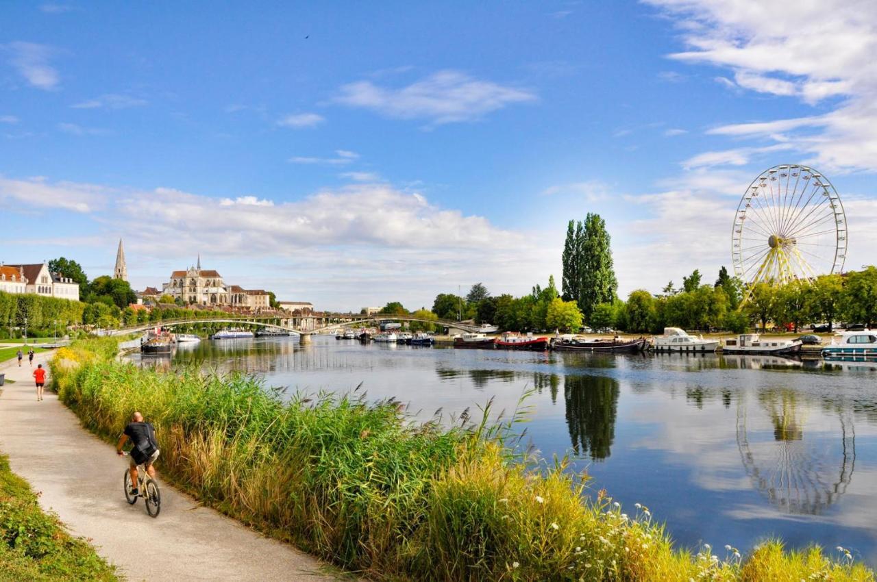 דירות Charme Plein Coeur Auxerre - Parking Prive מראה חיצוני תמונה